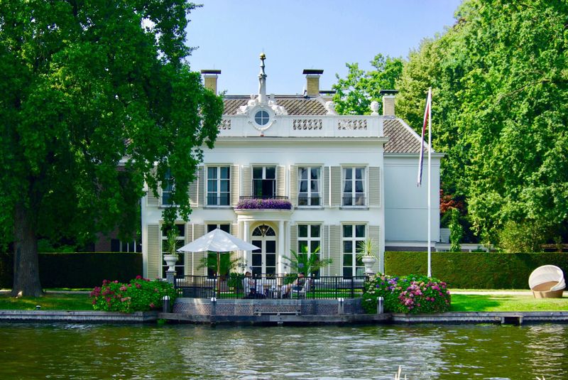 Record 452,000 Millionaire Households in the Netherlands post image