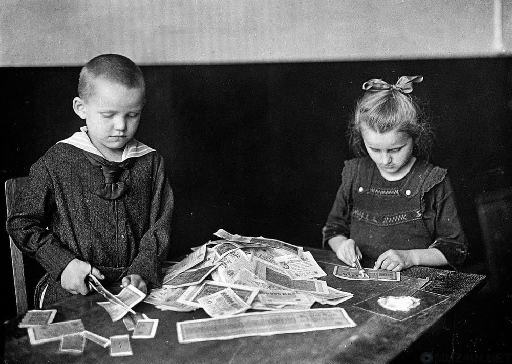 1920 оны үед Германы нэгэн эр үхрээ зарж мөнгөө банкинд хадгалуулжээ