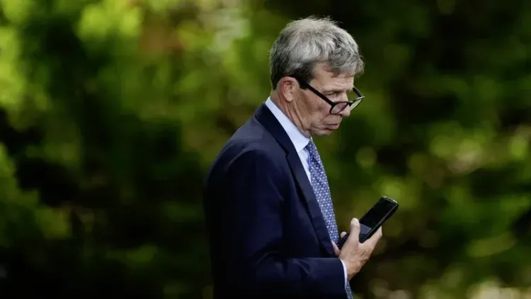 "Great Bums": The WhatsApp Group Nobody Is Talking About