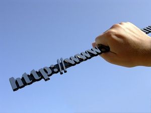 Как автоматически подобрать доменное имя. Раздача лицензий на Domenina