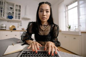 Обзор AlterCam. Как быстро добавить эффекты веб-камеры в любом приложении