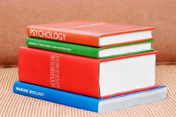 Выиграй книги от издательства МиФ и All-in-One Person