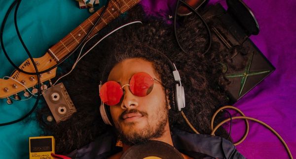 Как послушать всю музыку определённого лейбла