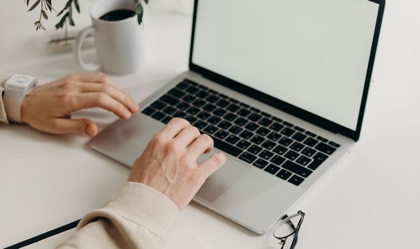 Как поменять направление скролла для мыши и трекпада в macOS