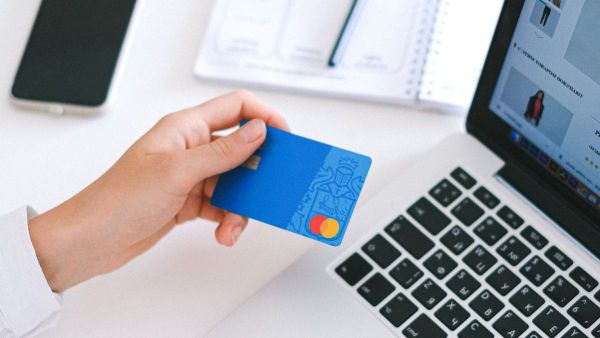 Обзор Moon. Как оплачивать покупки в иностранных магазинах