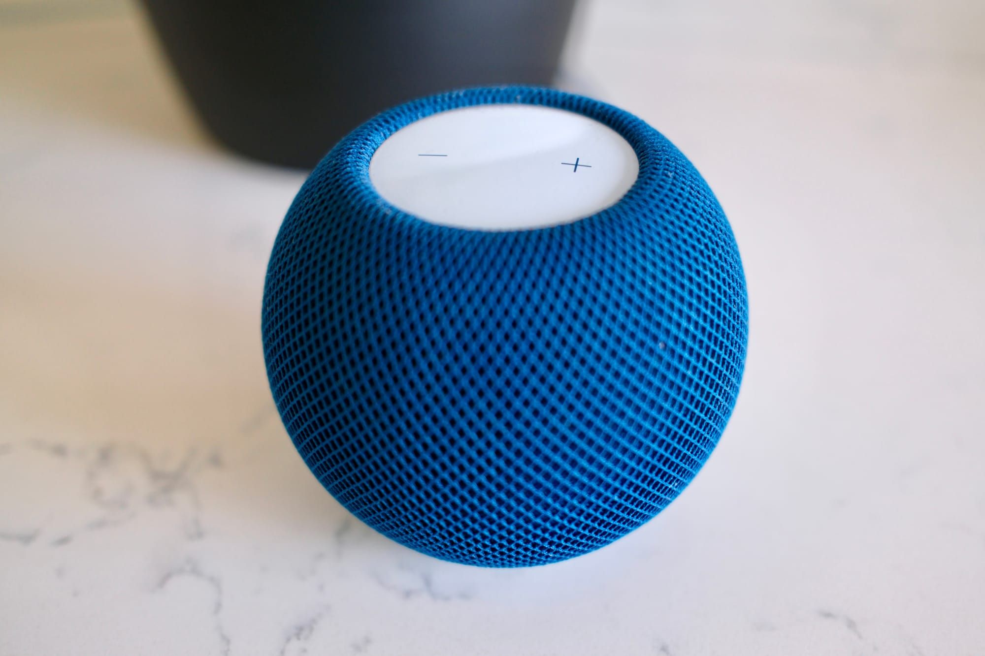 Apple HomePod mini in blue