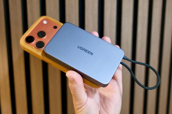 This magnetic power bank gets the basics right—and adds one smart feature