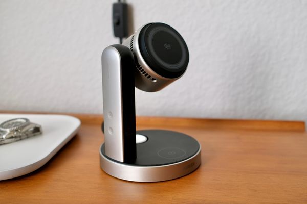 This 3-in-1 iPhone charger puts a tiny screen where you wouldn’t expect one