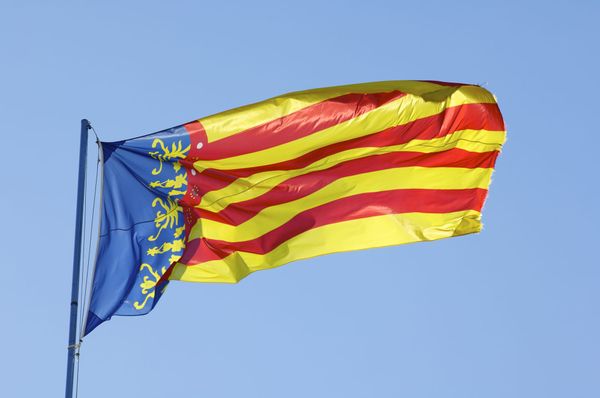 Is It Rude to Speak Spanish in Valencia?