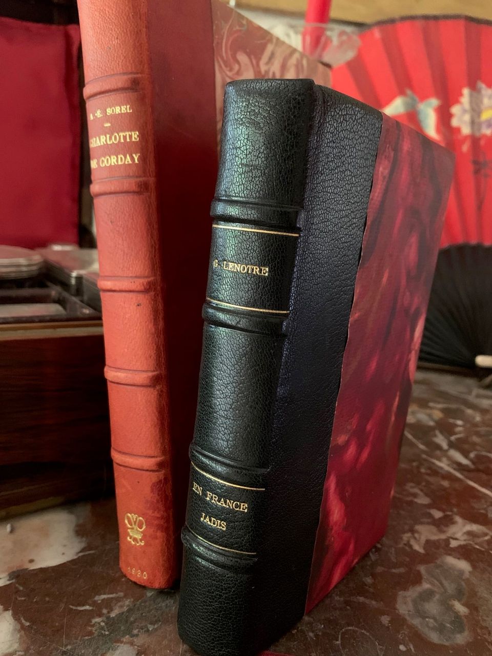 Dénicher un vieux livre dans la bibliothèque de mes parents…