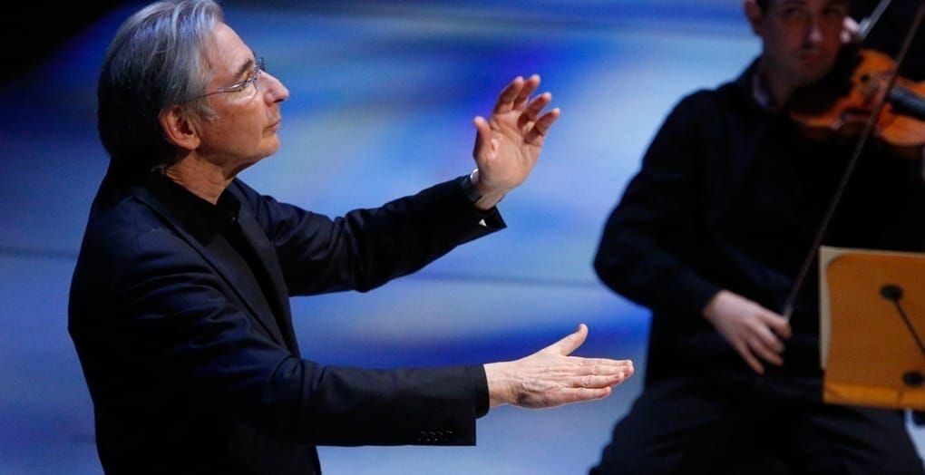 Michael Tilson Thomas Returns to New World