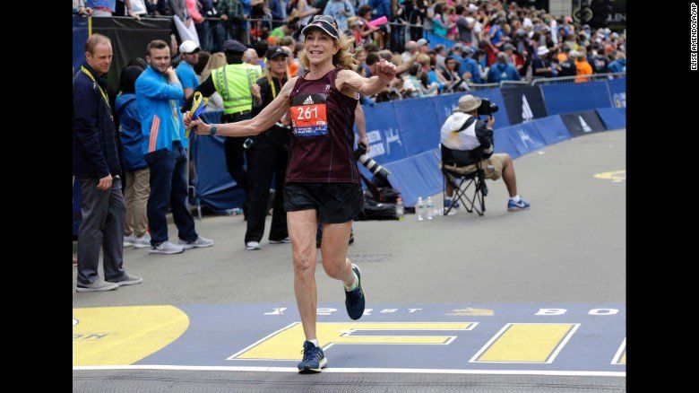 Prima femeie care a alergat Maratonul Boston a făcut-o din nou, 50 de ani mai târziu