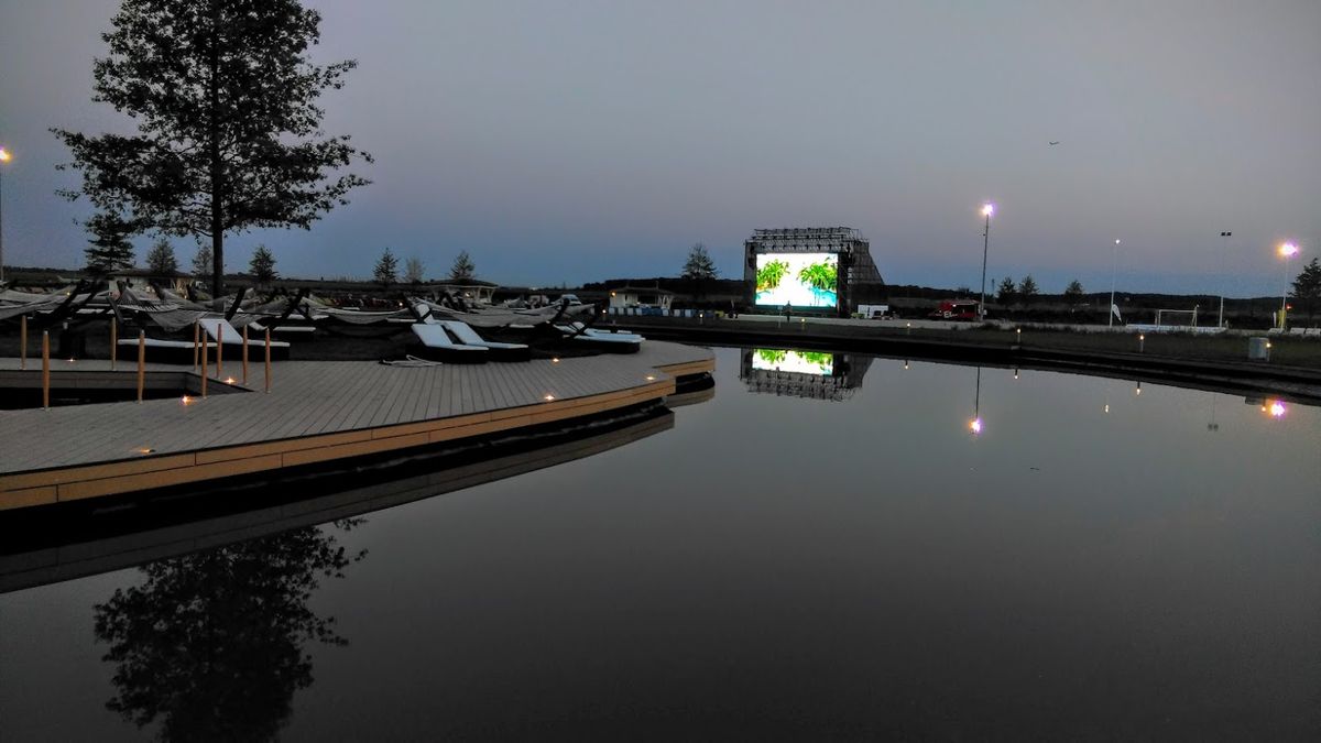 Ecran LED - plaja The Palm - Therme Bucuresti