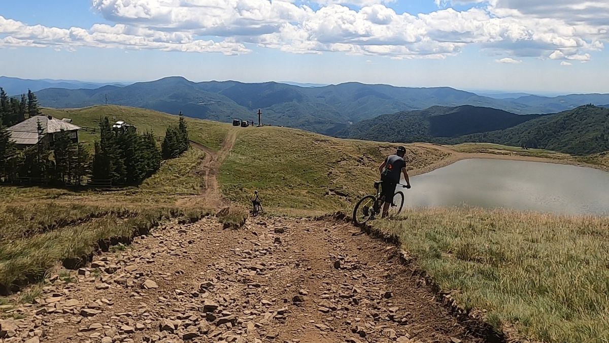 Cu bicicleta MTB la Lacul Vulturilor