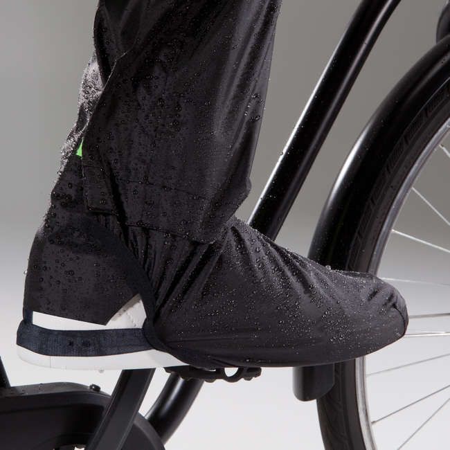 Super util: pantaloni pentru ploaie de la Decathlon