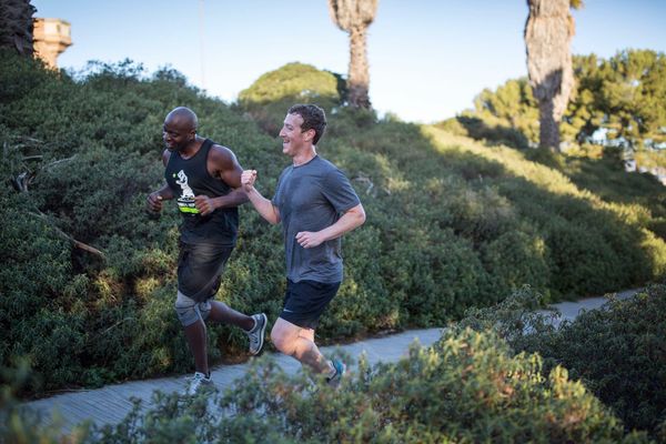 Mark Zuckerberg alearga
