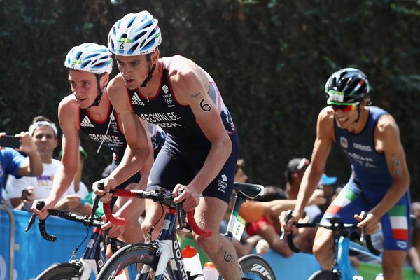 Inedit: aur și argint olimpic la triatlon pentru frații Brownlee