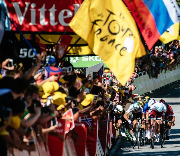 Incredibil, Peter Sagan a fost dat afară din Turul Franţei! Arnaud Demare câștigă etapa a 4-a