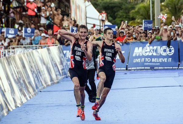 Clipe dramatice pentru Jonny Brownlee. Aproape să leșine, a pierdut titlul mondial în ultimii 700 m