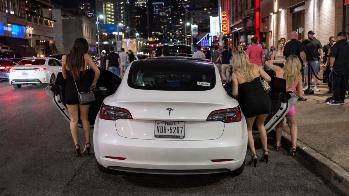 Uber Just Released It's List Of The 50 Most Unique Lost Items And The Internet Is Stunned