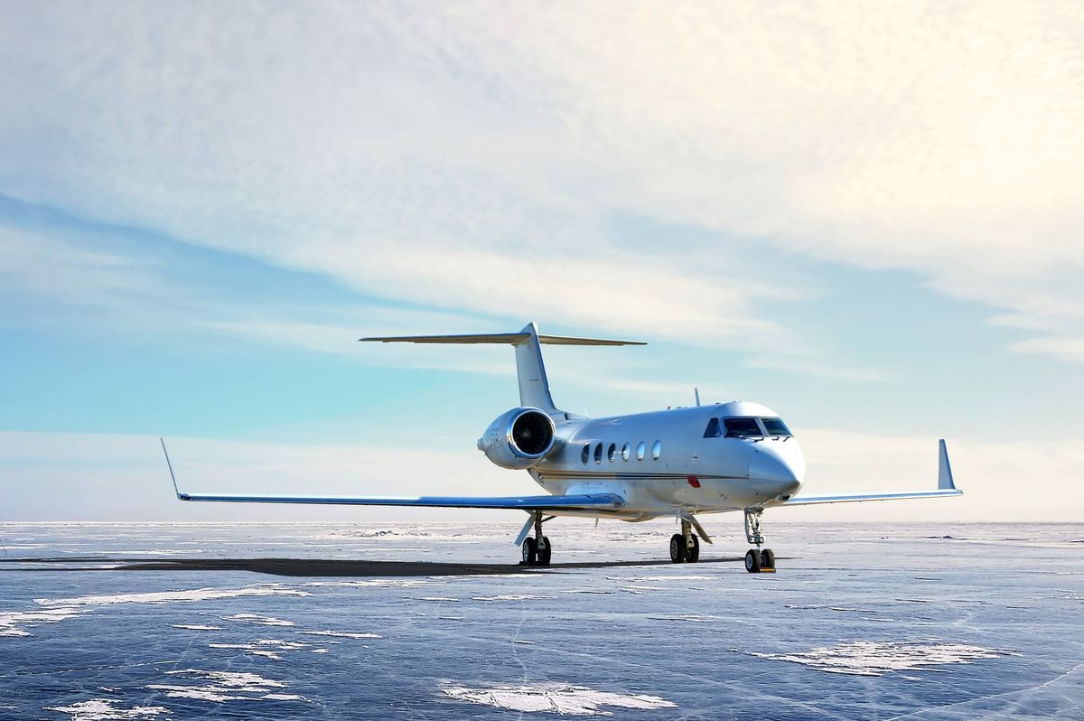 7 Super-Midsize Jets Worth Leasing: Top Choices for Transcontinental Routes