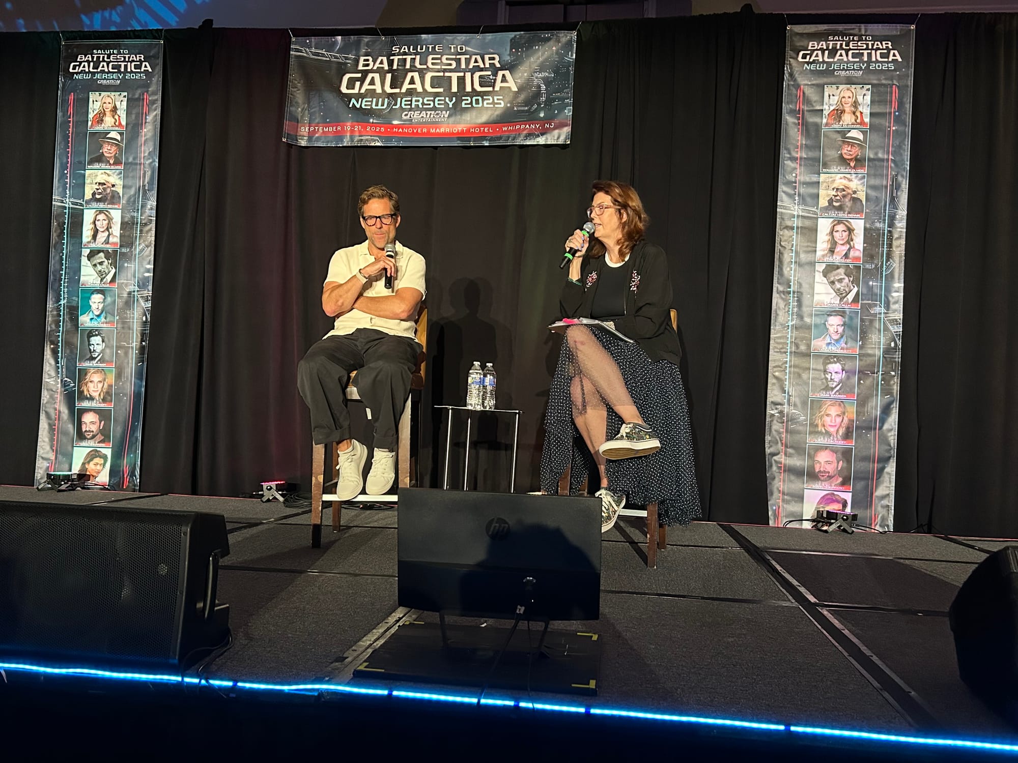 Jamie Bamber and Maureen Ryan chat at the 2025 Battlestar Galactica convention in New Jersey