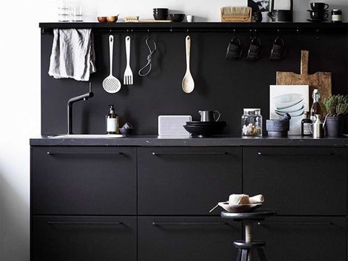 black_kitchen