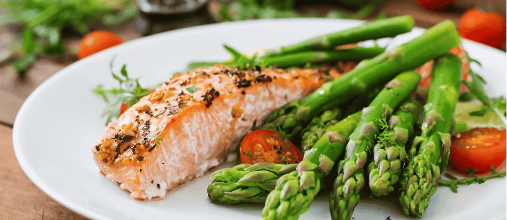 Lachs mit Spargel und Tomaten