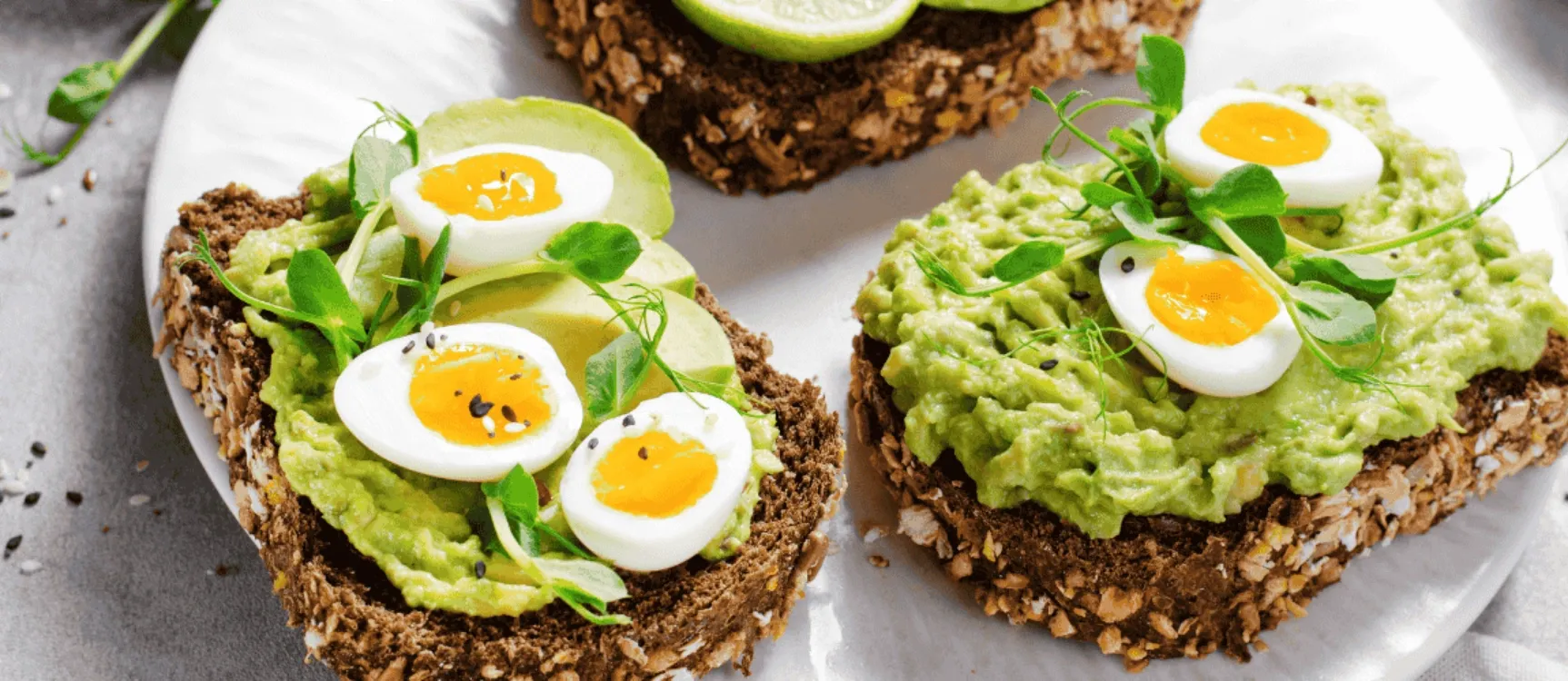 Rezept für die Frühschicht: Vollkornbrot mit Avocado und Ei