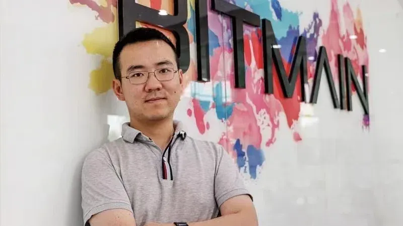 Retrato de Wu Jihan en su juventud, mostrando la energía del emprendedor