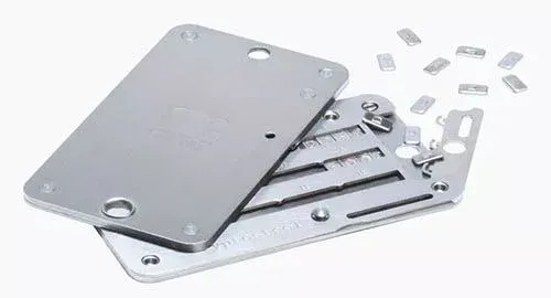 Ledger 官方出售的刻有恢复短语的金属钢板