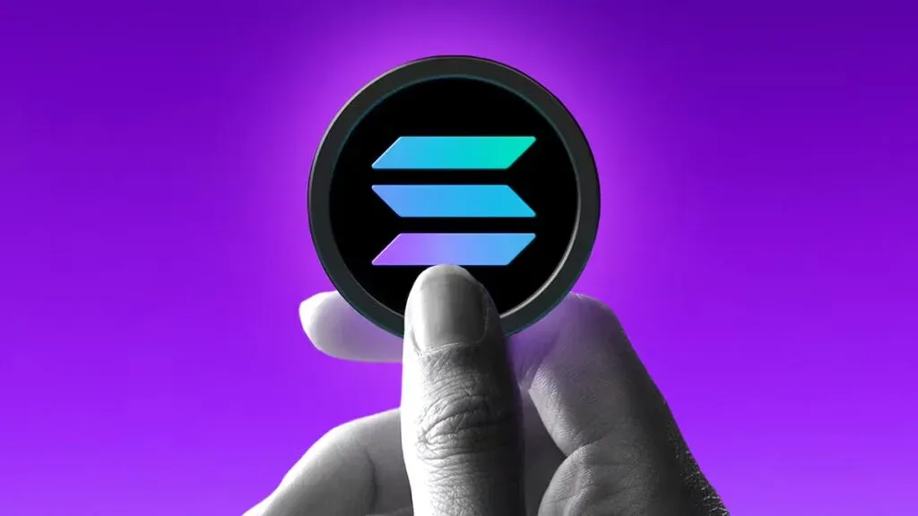 Solana 标志及其高速网络结构示意