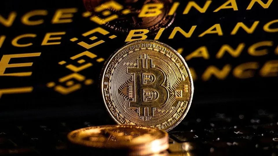 幣安帳戶設定頁面，Email與手機號碼變更入口