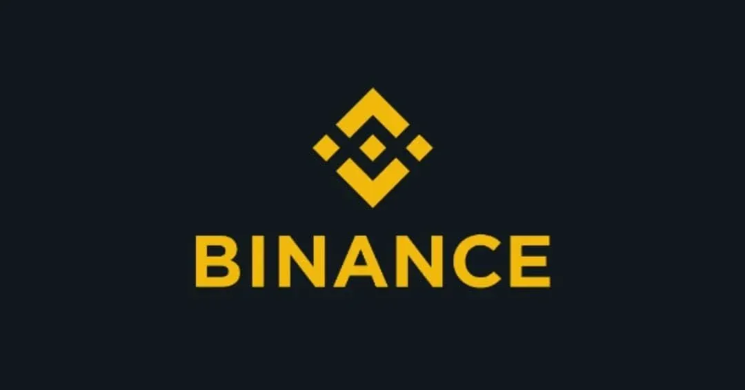 Ícone do aplicativo móvel Binance na tela do celular e interface inicial