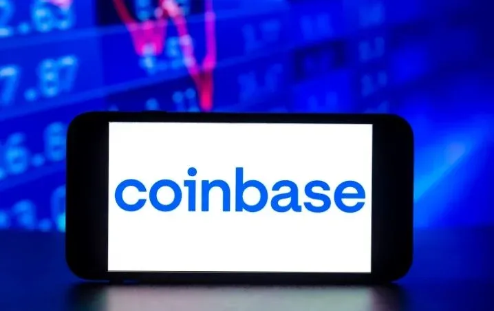 Coinbase 首頁左上角藍色 Logo 及 SEC 監管聲明
