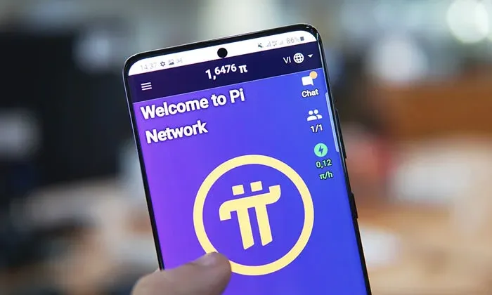 手机屏幕显示 Pi 挖矿应用的首页界面