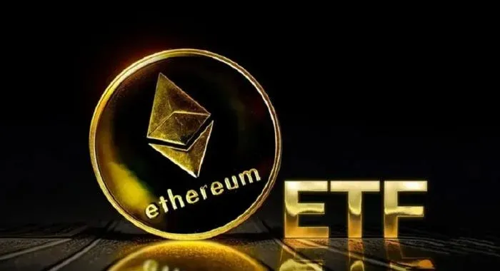 Texto de ETF junto al logo de Ethereum y línea de tiempo de aprobación