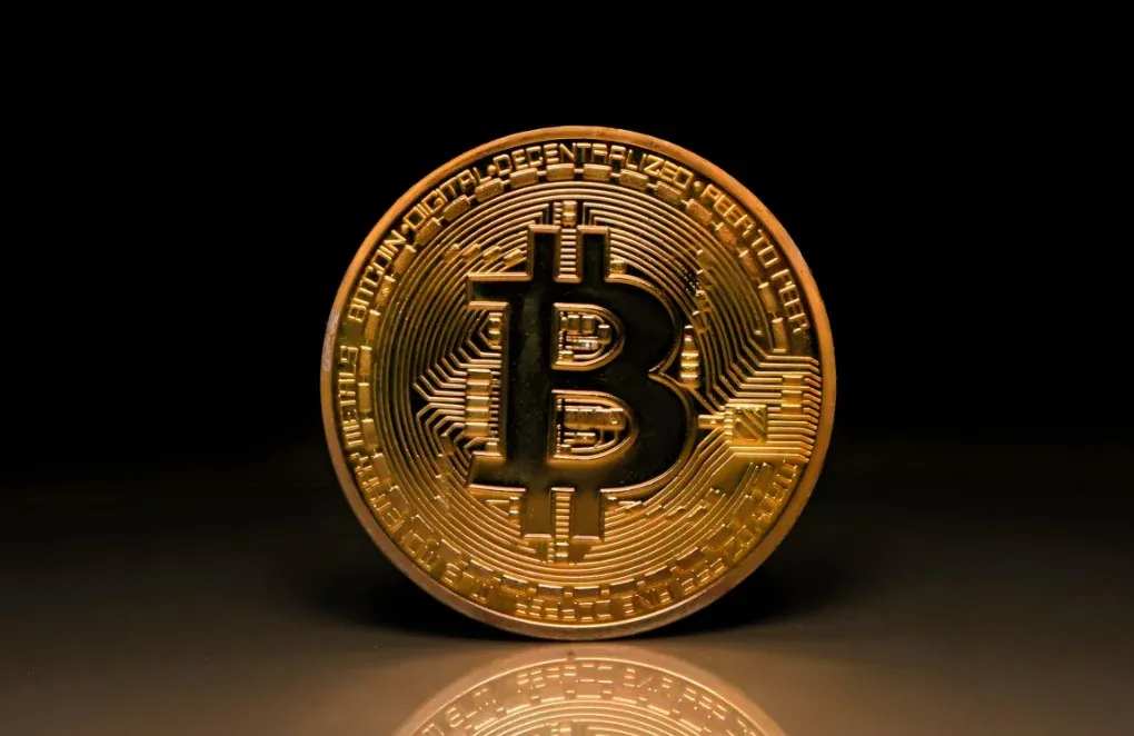 比特币区块链公开账本与美联储大楼对比图