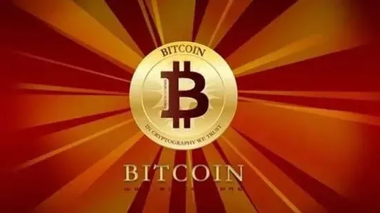 金色比特幣模型放在顯示加密貨幣交易圖表的電腦螢幕前