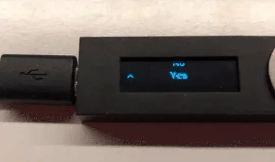 Frente do hardware Trezor Model T