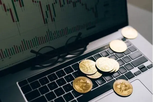 Diagrama do ecossistema DeFi incluindo blockchain, contrato inteligente e pool de liquidez