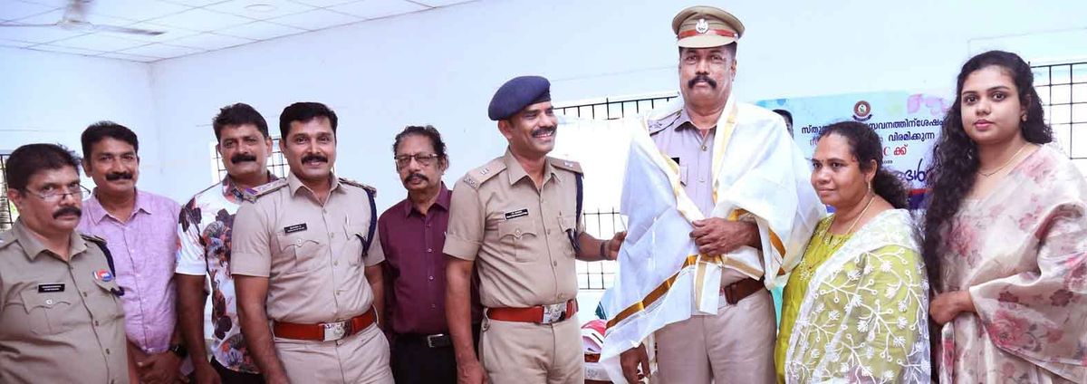 എസ്.ഐ. പി.സി.ജയന് യാത്രയയപ്പ് നൽകി