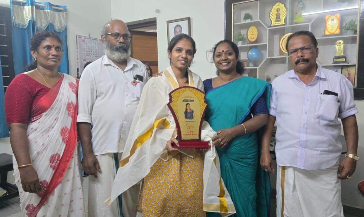 റാങ്ക് ജേതാവിനെ അനുമോദിച്ചു