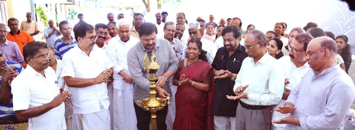 ജീവനിലയത്തിലെ അന്തേവാസികൾക്ക് ഓണസദ്യ വിളമ്പി