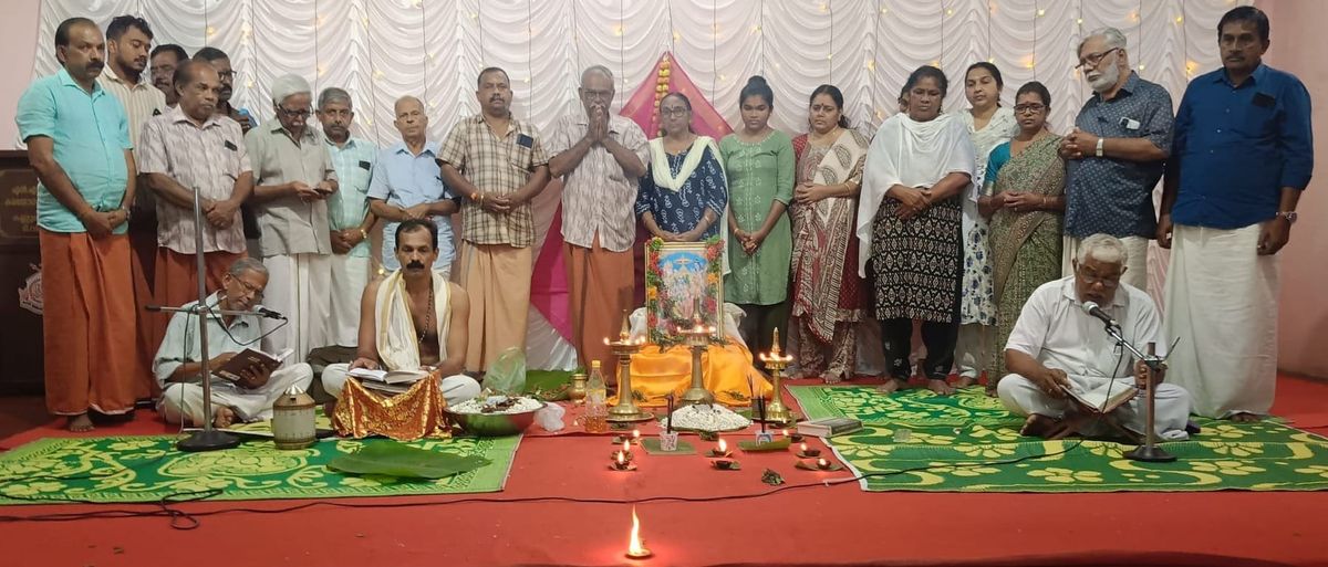 ടി.വി.പുരം കണ്ണുകെട്ടുശ്ശേരി എൻ എസ് എസ് കരയോഗത്തിന്റെ ആഭിമുഖ്യത്തിൽ അഖണ്ഡ രാമായണ പാരായണം നടത്തി