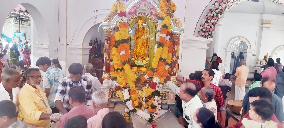 വെച്ചൂര്‍ പളളിയില്‍ പരിശുദ്ധ കന്യകാമറിയത്തിന്റെ പിറവി തിരുനാള്‍  പ്രദക്ഷിണം ഭക്തി നിര്‍ഭരമായി