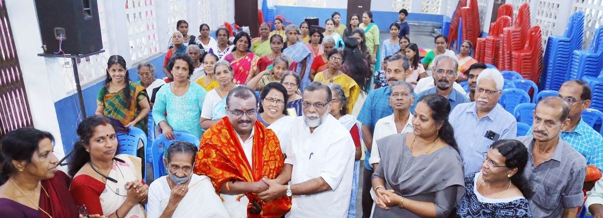 നഗരസഭ കൗണ്‍സിലറായി 25 വര്‍ഷം പിന്നിട്ട പി.ടി. സുഭാഷിനെ വാര്‍ഡ് സഭ ആദരിച്ചു