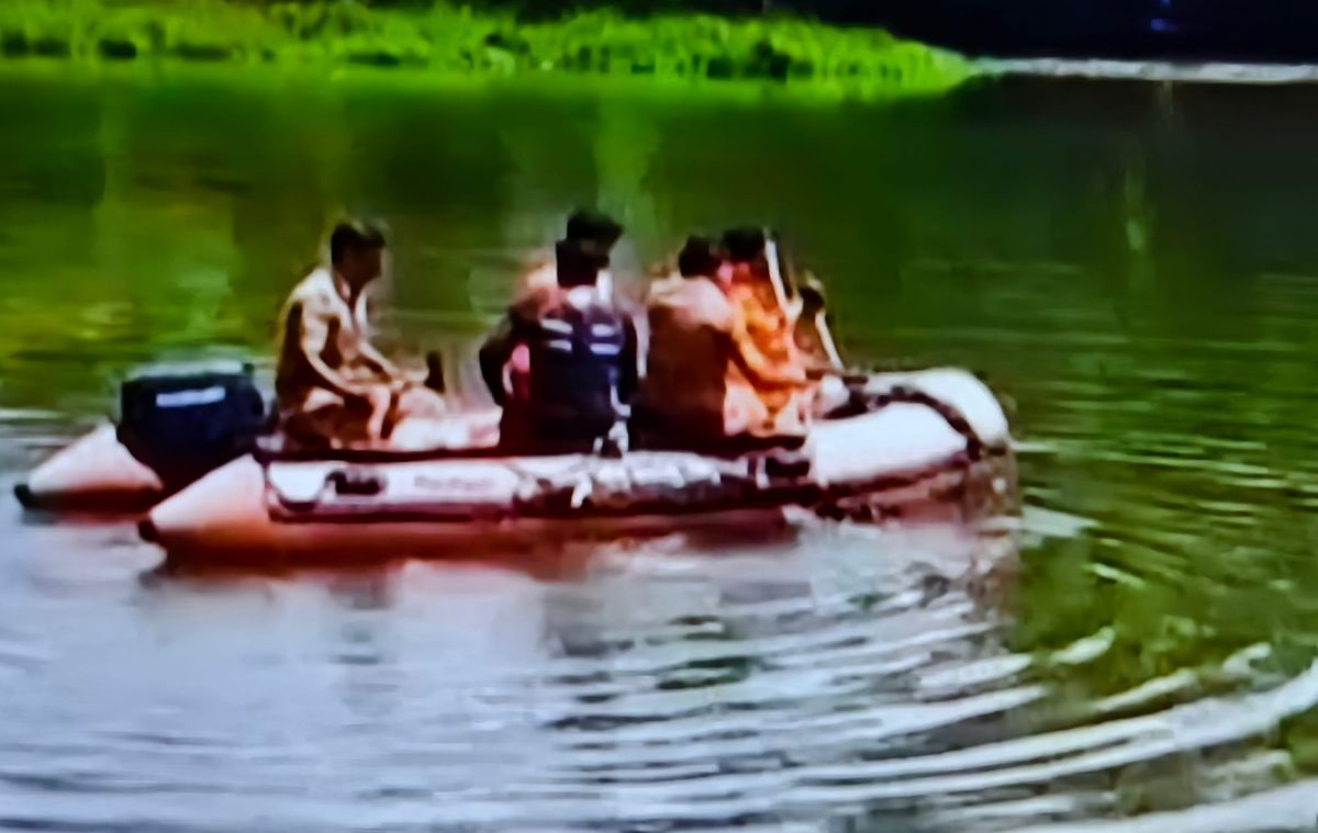 വിദ്യാർത്ഥിനി പുഴയിൽ ചാടിയതായി സംശയം