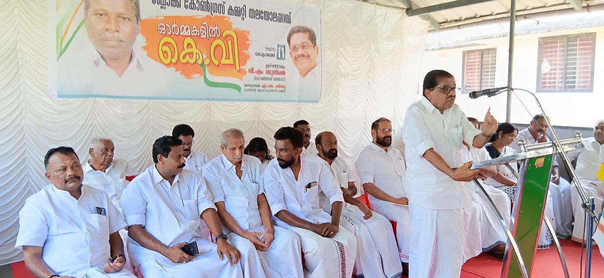 സംഘപരിവാറും മാർക്സിസ്റ്റ് പാർട്ടിയും കപട ചരിത്രനിർമ്മിതി നടത്തുന്നു: വി.എം. സുധീരൻ