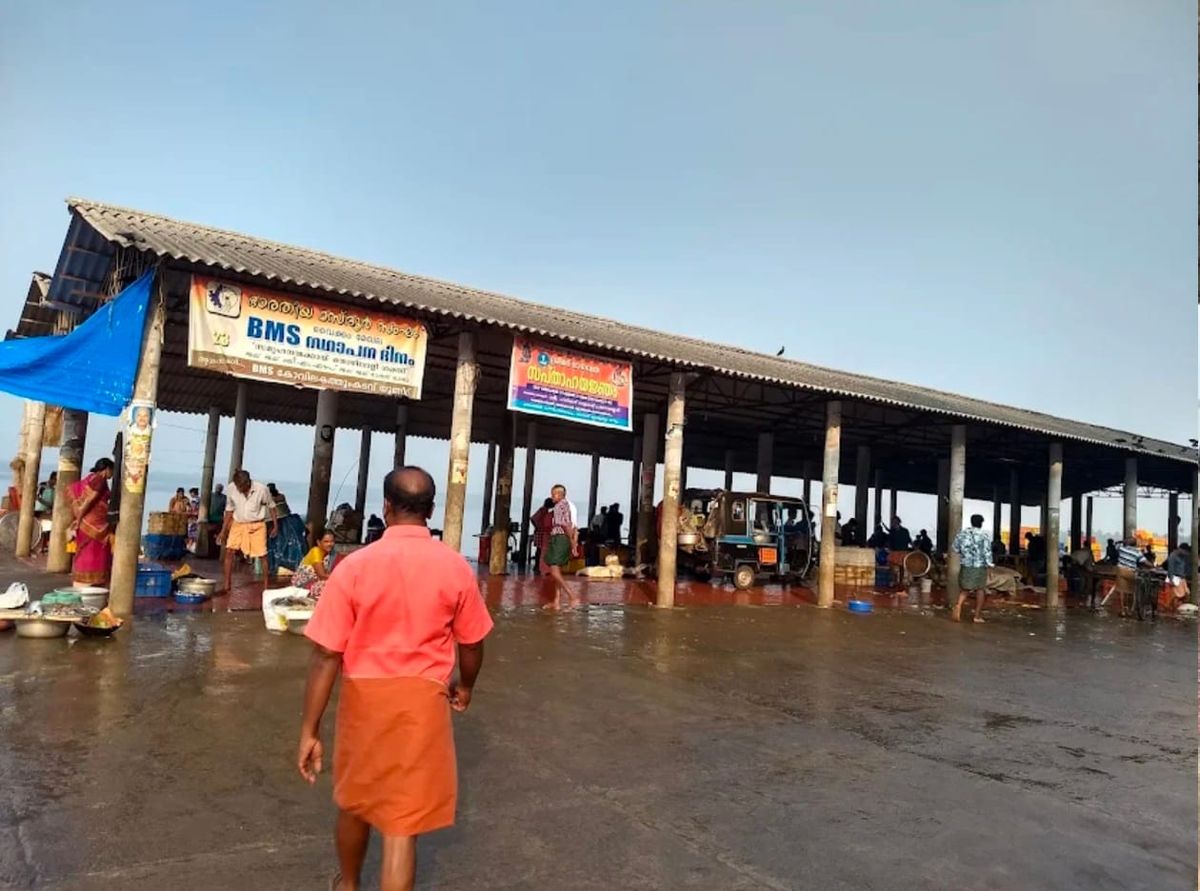 കോവിലകത്തുംകടവ് മത്സ്യമാർക്കറ്റിൽ നിന്ന് ലക്ഷങ്ങളുടെ ഉപകരണങ്ങൾ മോഷണം പോയി